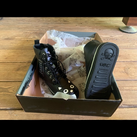 Brand new pair of TUK boots in box - Picture 1 of 1